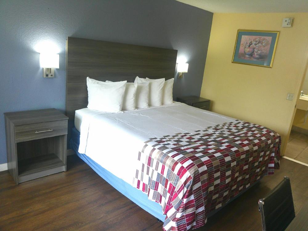 Superior King Room Disability Access Non-Smoking interior